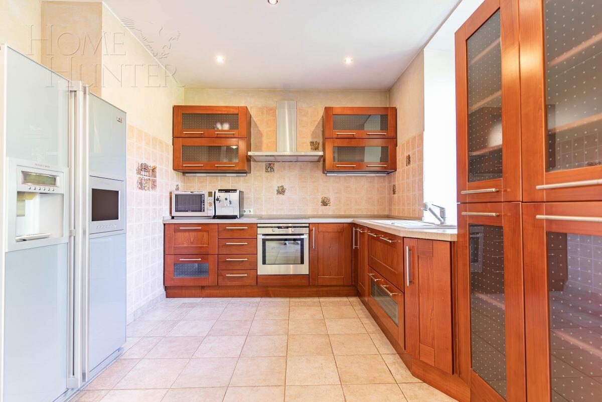 2-этажный коттедж 350 м² с отделкой