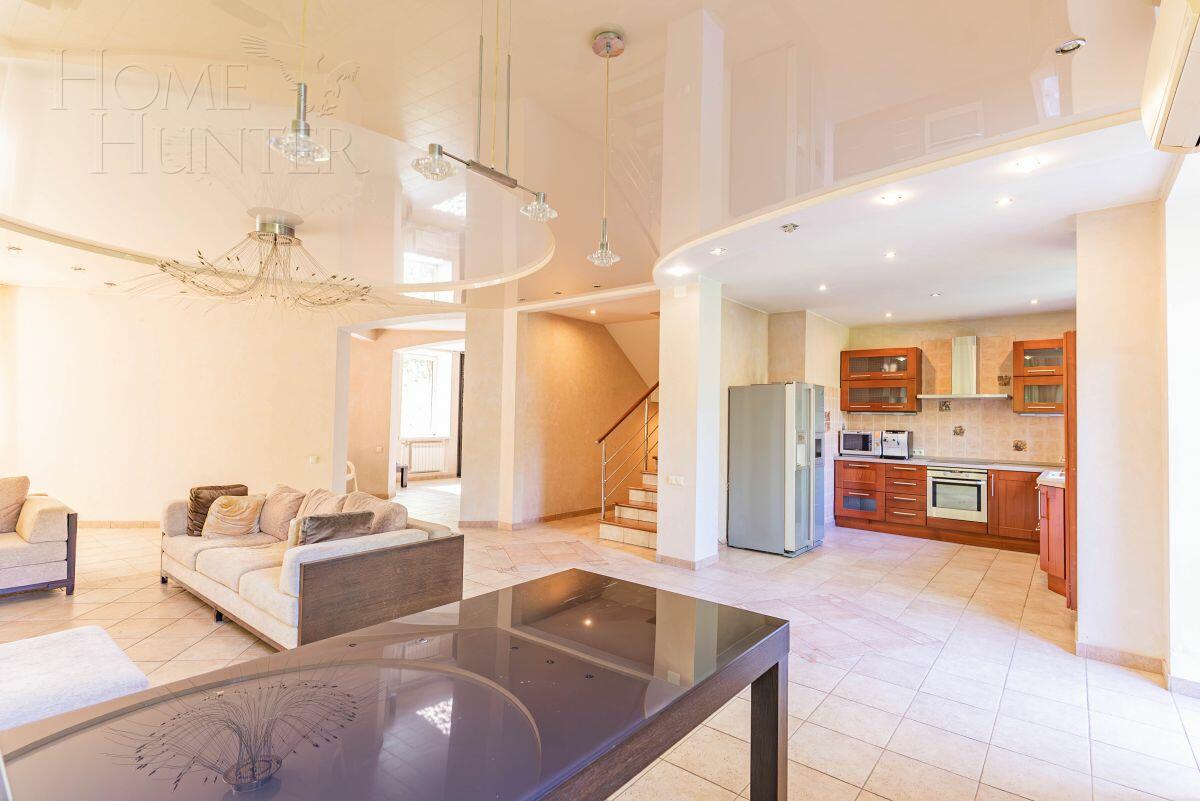 2-этажный коттедж 350 м² с отделкой