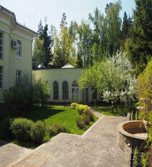 3-этажный коттедж 1 000 м² с отделкой