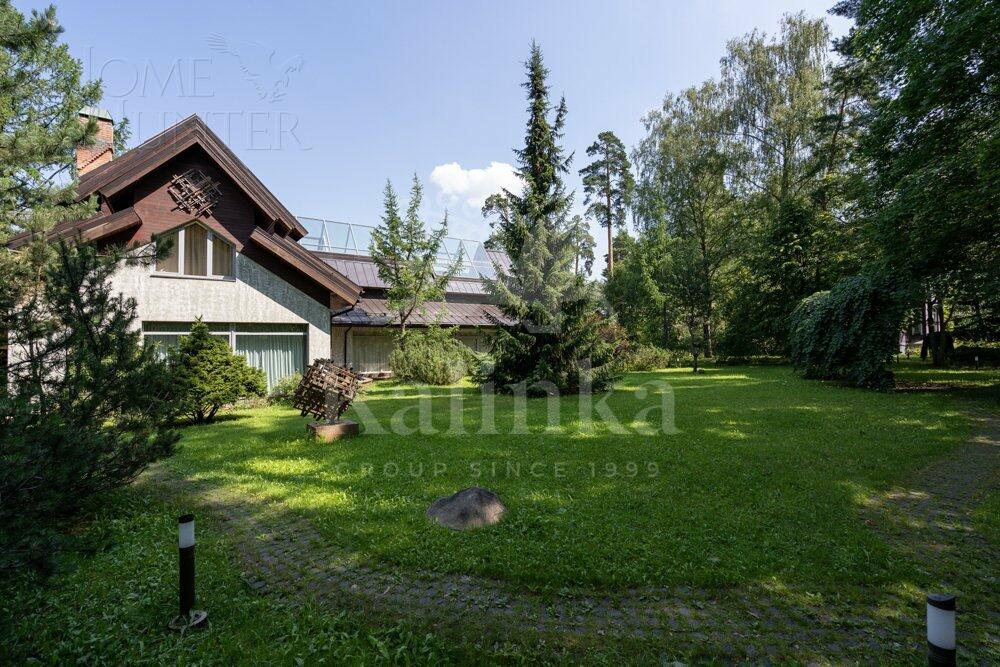 3-этажный коттедж 1 250 м² с отделкой