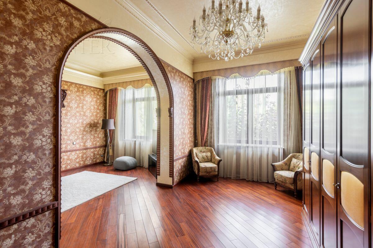 3-этажный коттедж 2 009 м² с отделкой