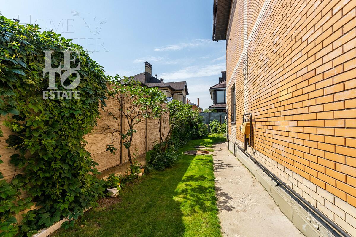 2-этажный коттедж 300.2 м² без отделки