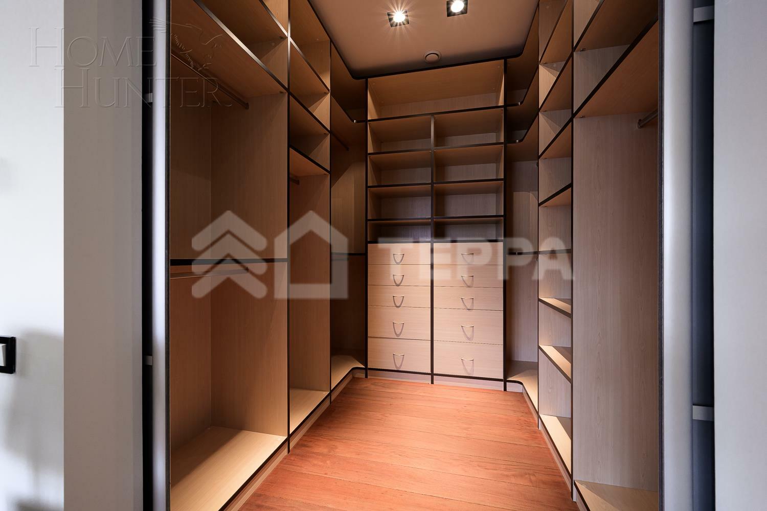 2-этажный коттедж 1 438 м² с отделкой