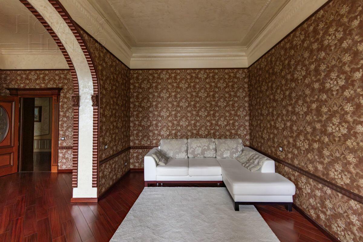 3-этажный коттедж 2 009 м² с отделкой