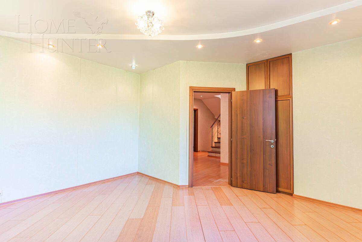 2-этажный коттедж 350 м² с отделкой