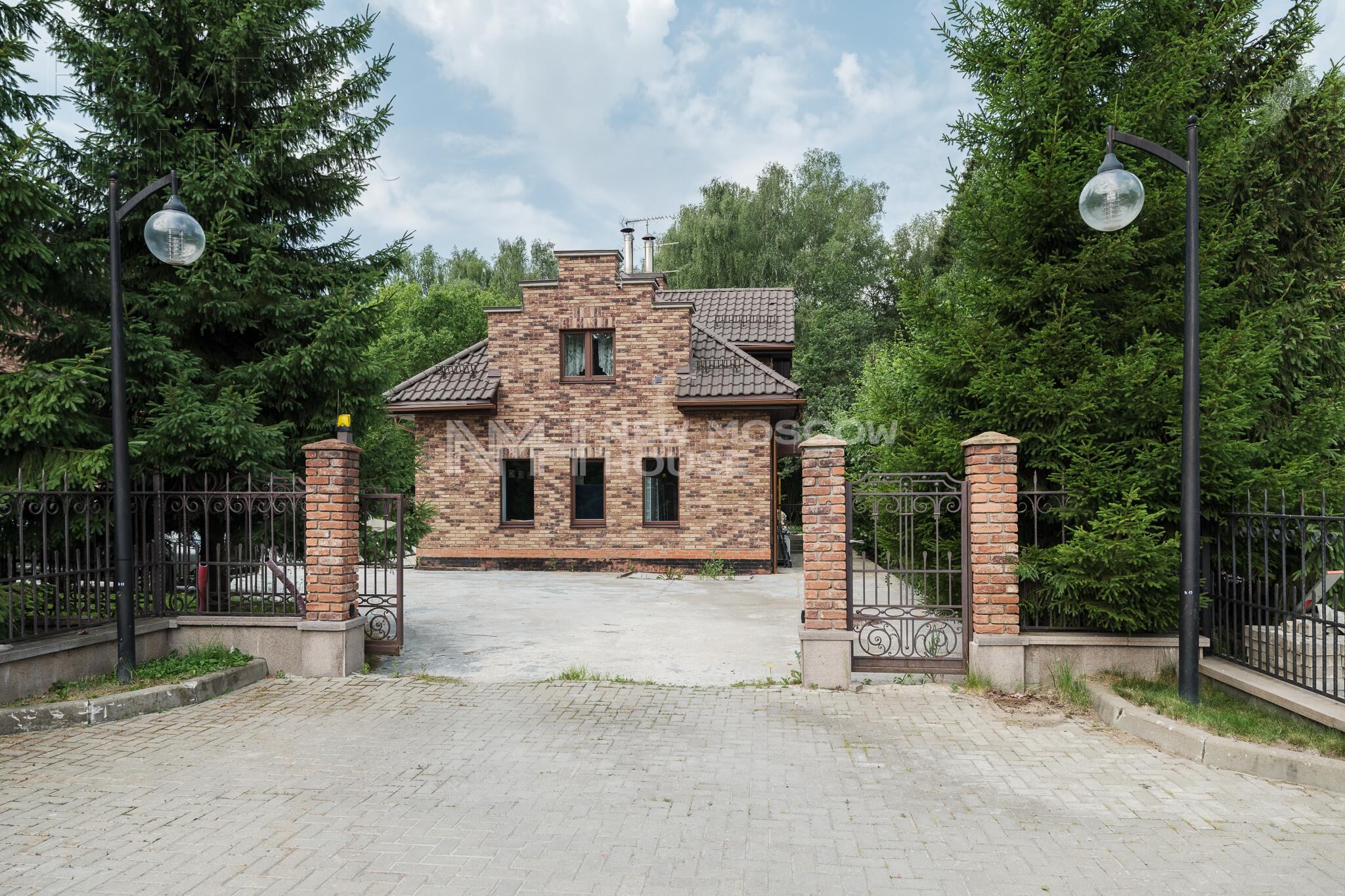 2-этажный коттедж 1 660 м² без отделки