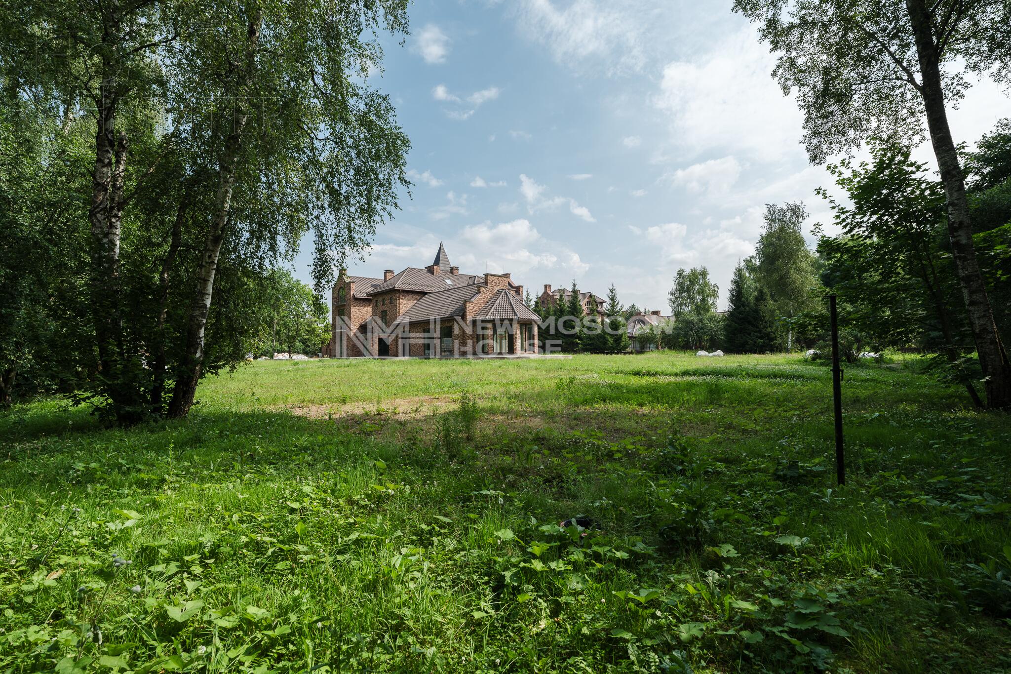 2-этажный коттедж 1 660 м² без отделки