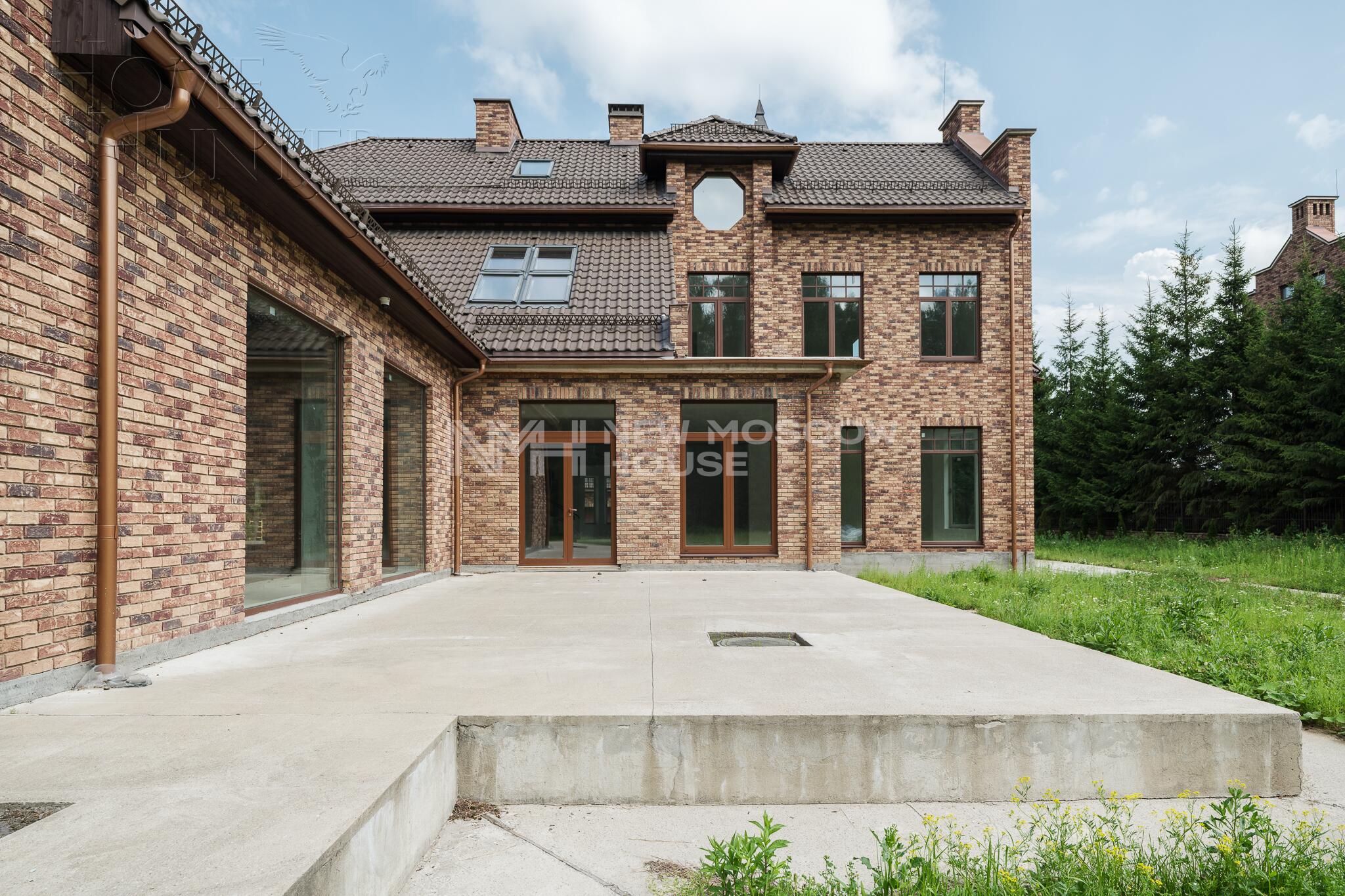2-этажный коттедж 1 660 м² без отделки