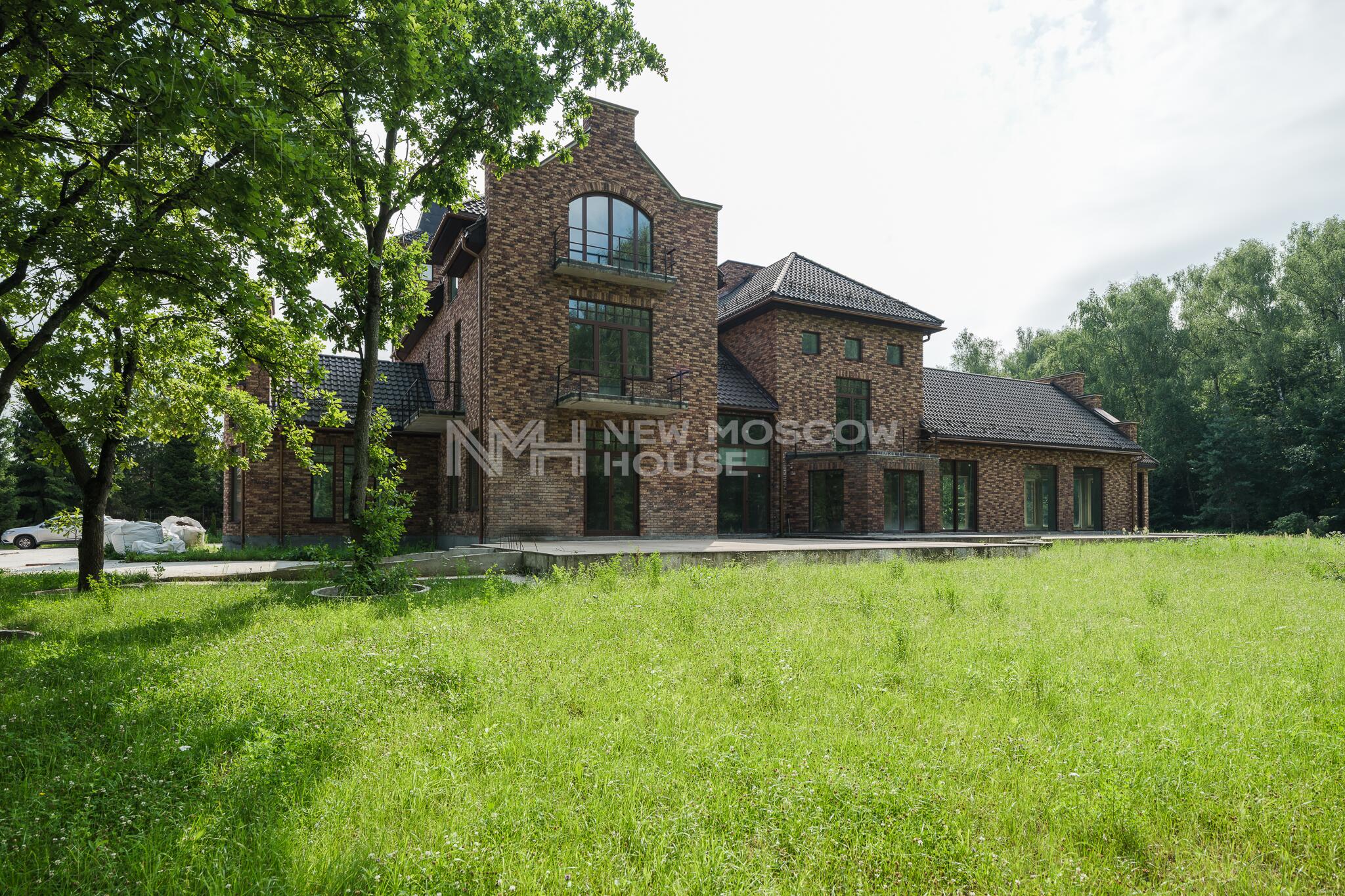2-этажный коттедж 1 660 м² без отделки