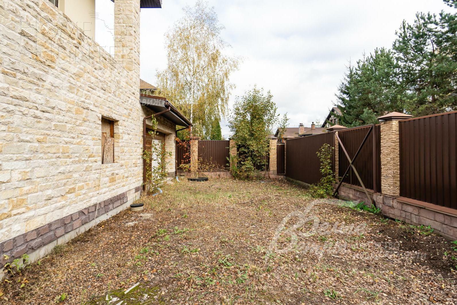 3-этажный коттедж 530 м² без отделки