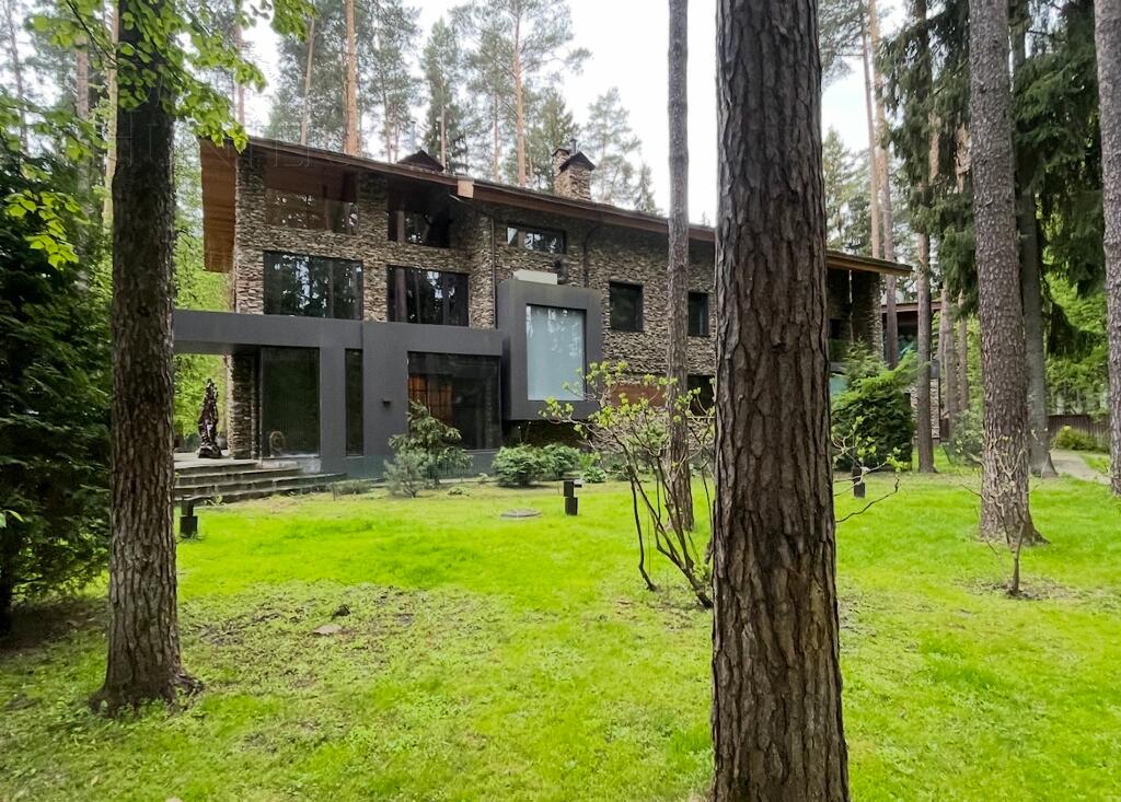 2-этажный коттедж 1 500 м² с отделкой