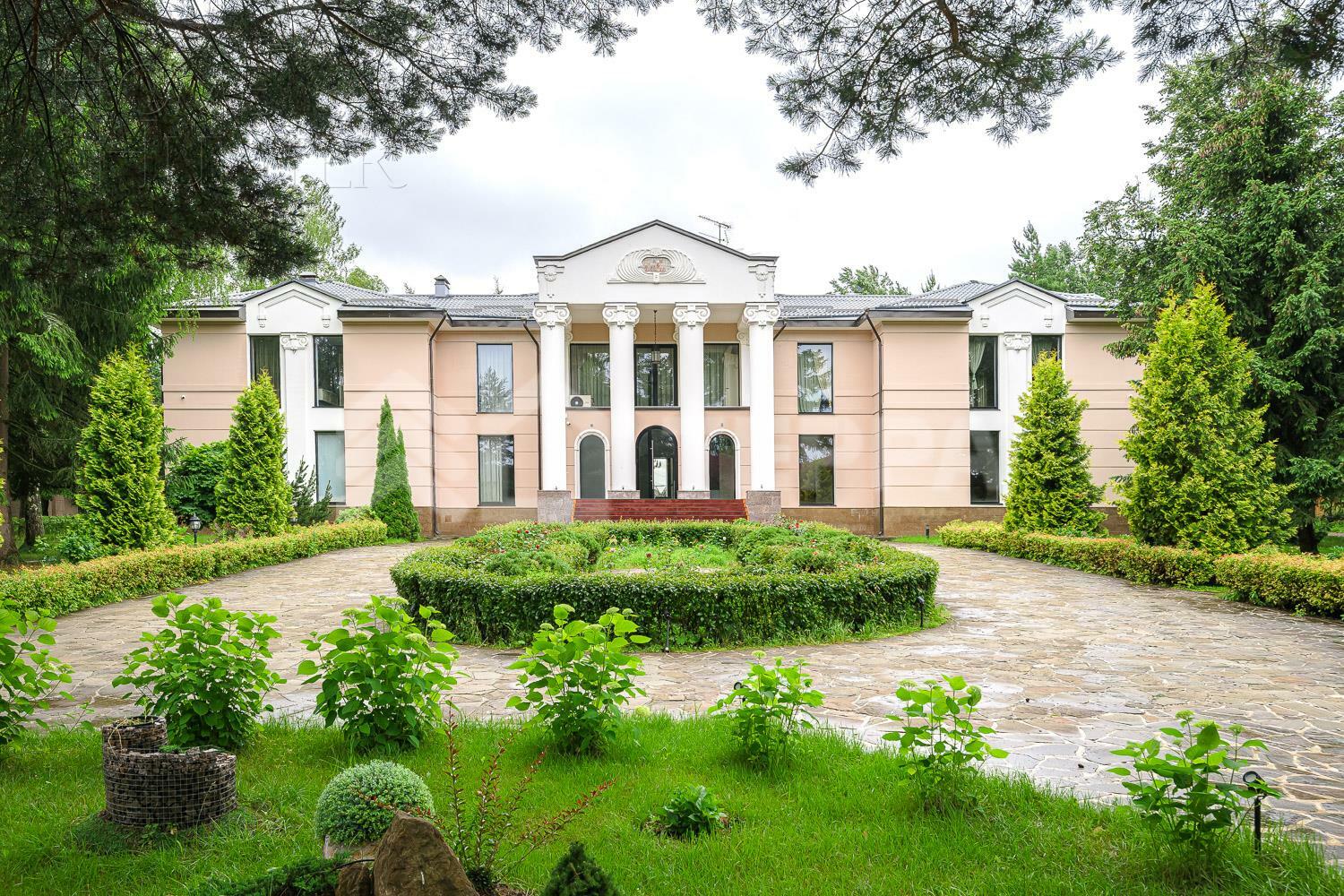 2-этажный коттедж 1 100 м² с отделкой