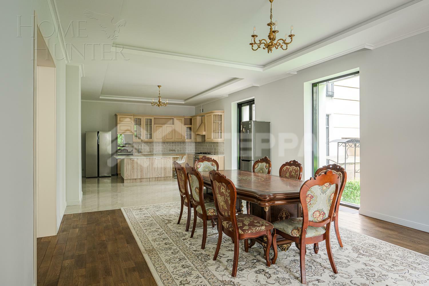 2-этажный коттедж 1 100 м² с отделкой