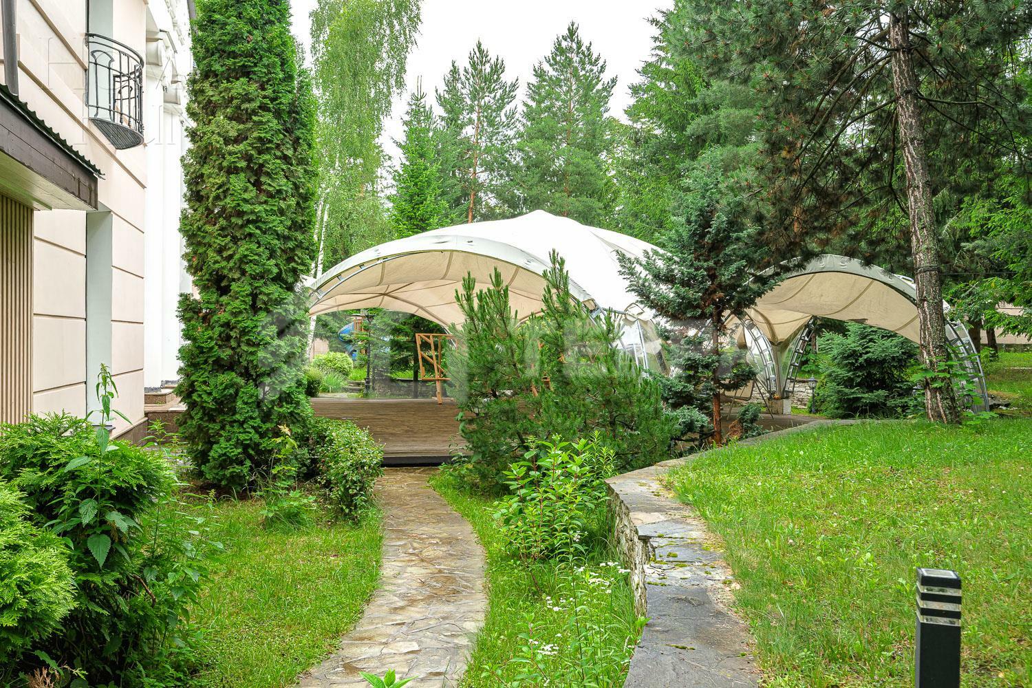 2-этажный коттедж 1 100 м² с отделкой