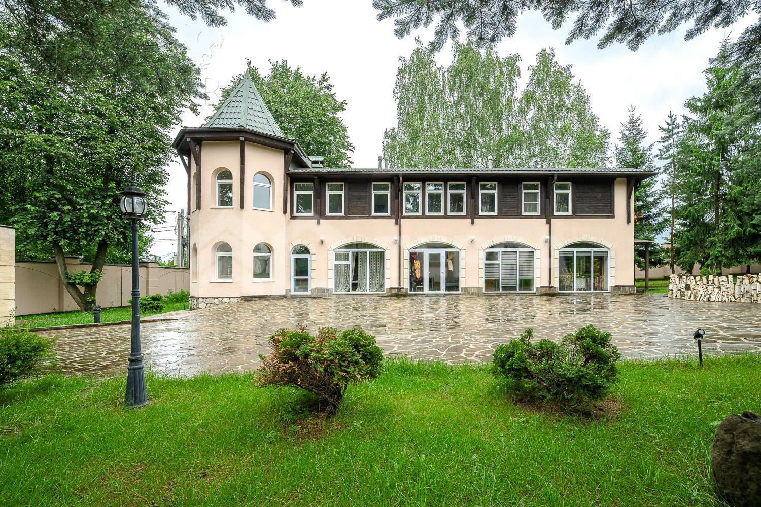 2-этажный коттедж 1 100 м² с отделкой