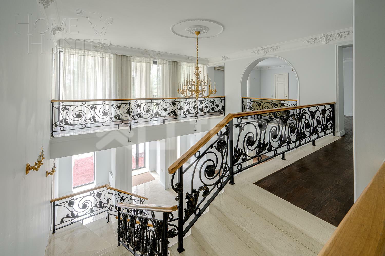 2-этажный коттедж 1 100 м² с отделкой