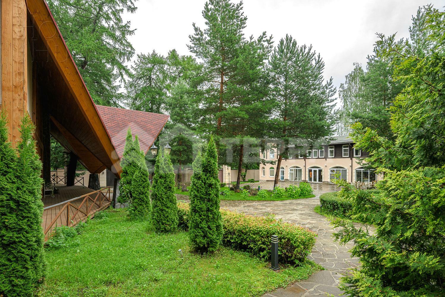 2-этажный коттедж 1 100 м² с отделкой