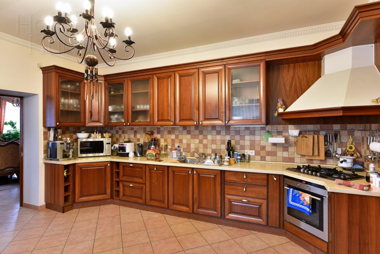 2-этажный коттедж 550 м² с отделкой
