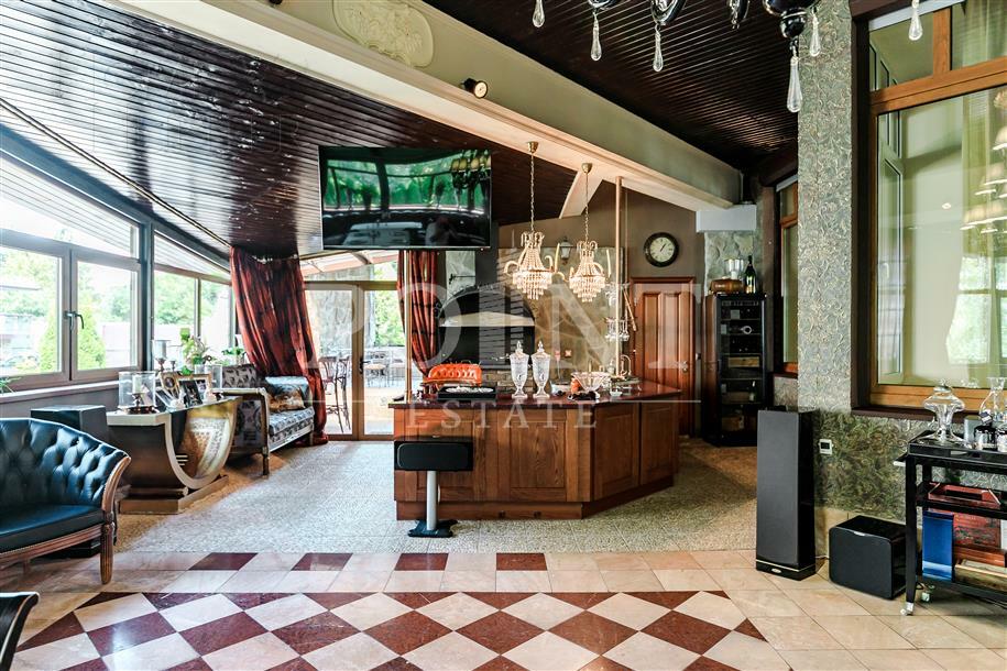 2-этажный коттедж 1 140 м² с отделкой