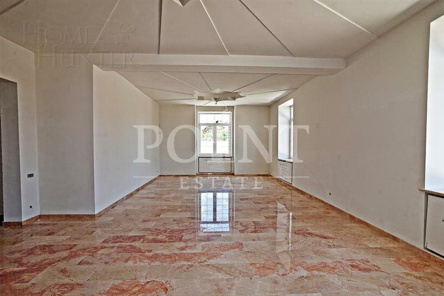 2-этажный коттедж 1 000 м² с отделкой