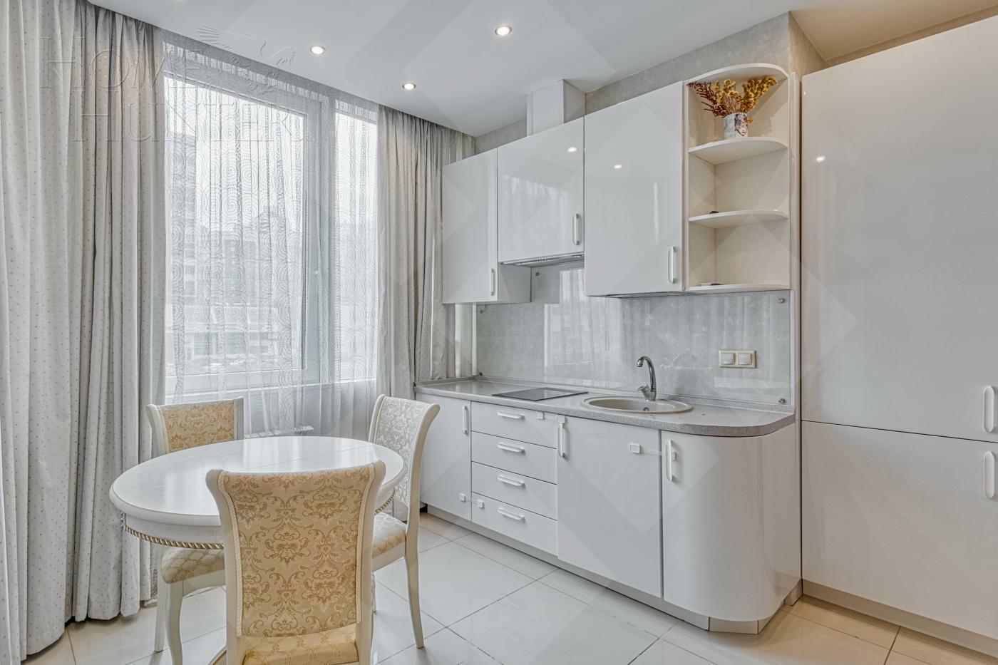 1-КОМН. КВАРТИРА С ОТДЕЛКОЙ 50 М² НА 2 ЭТАЖЕ