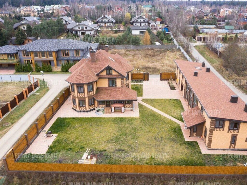 3-этажный коттедж 1 240 м² с отделкой