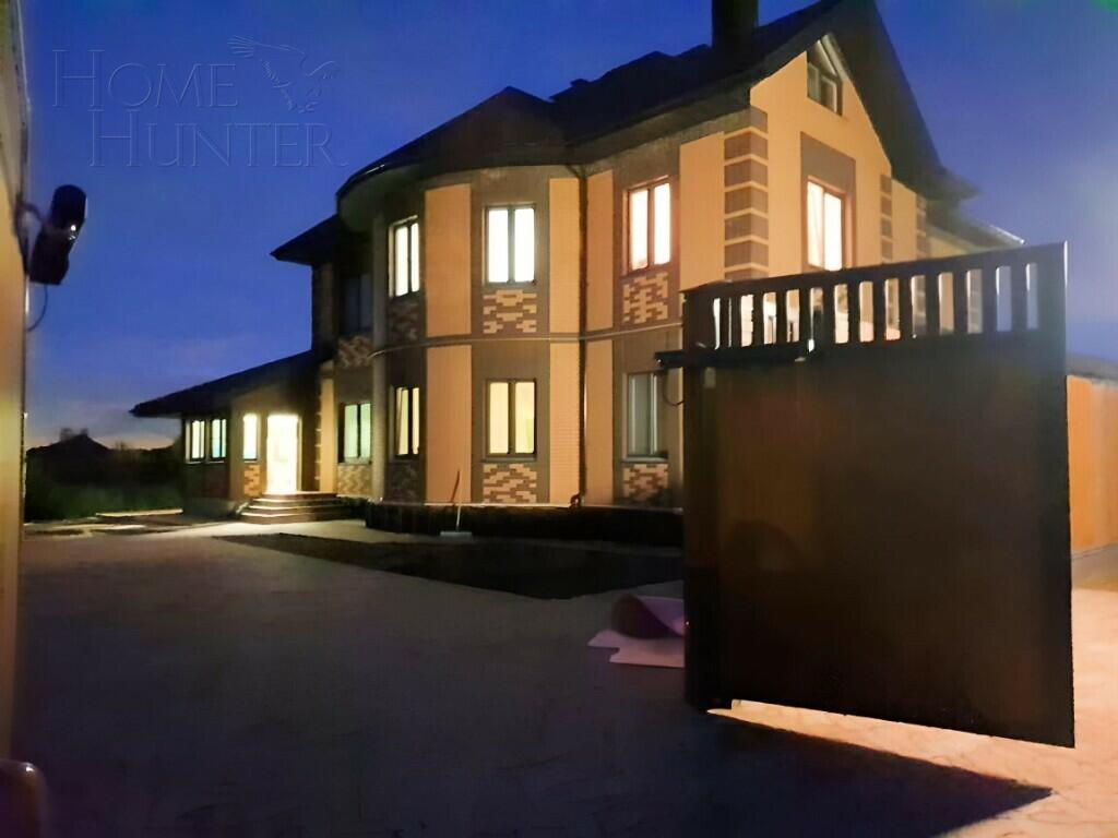 3-этажный коттедж 1 240 м² с отделкой