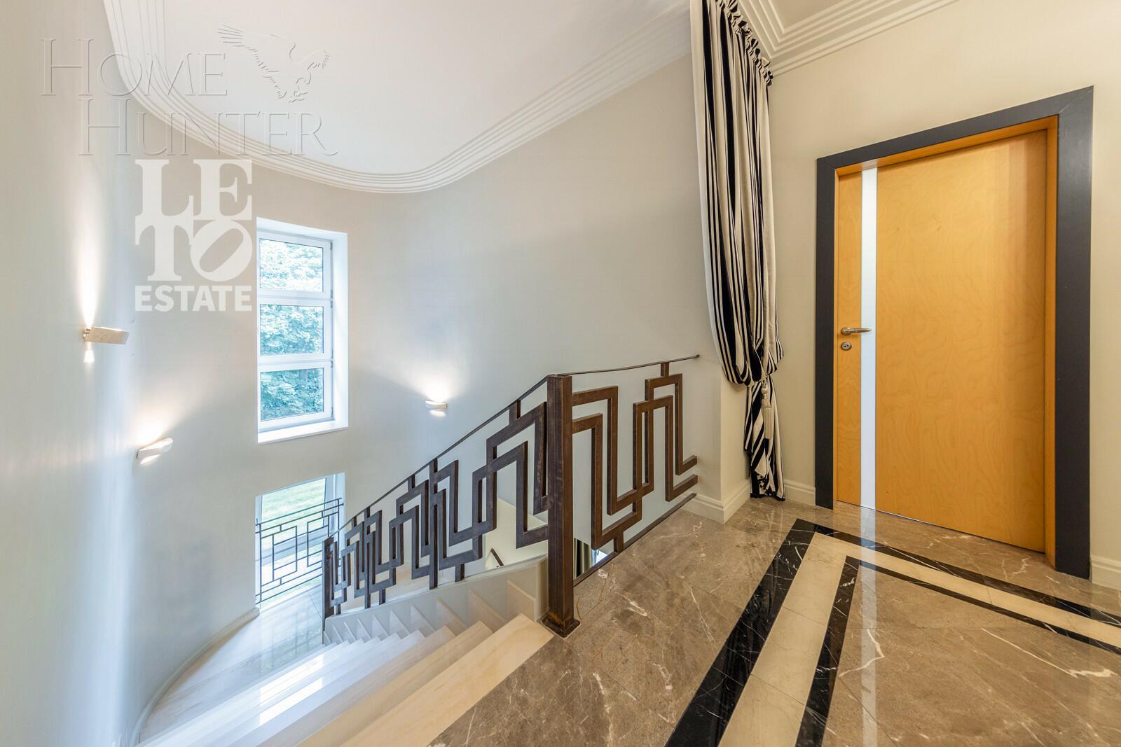 2-этажный коттедж 600 м² с отделкой