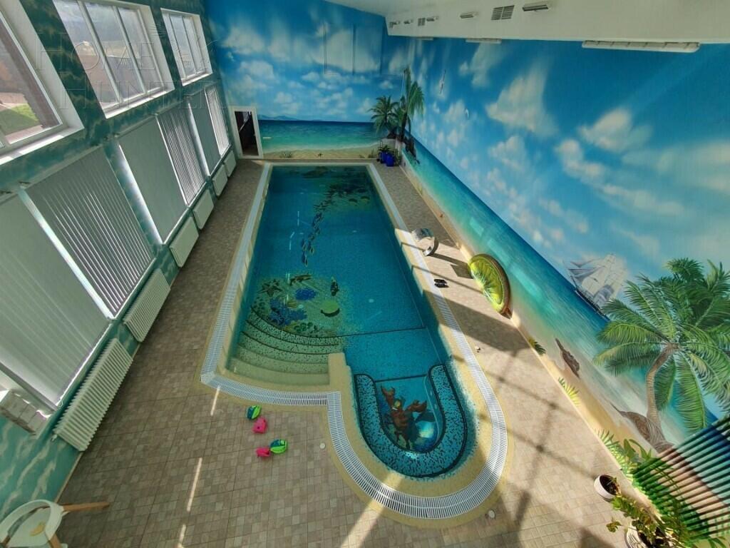 3-этажный коттедж 1 240 м² с отделкой