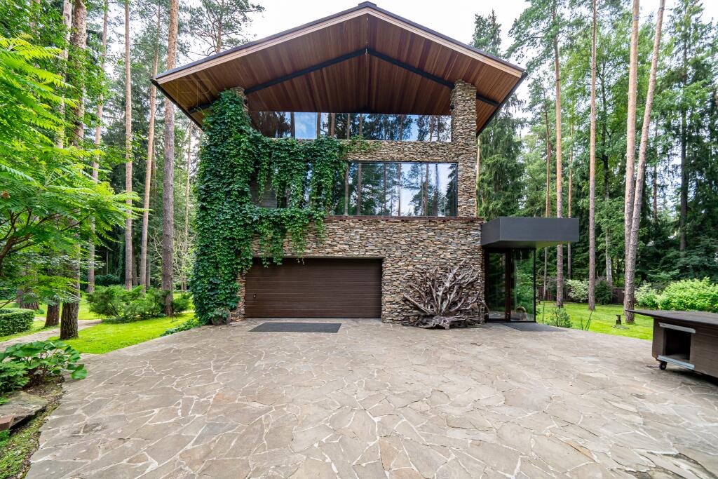 2-этажный коттедж 1 500 м² с отделкой