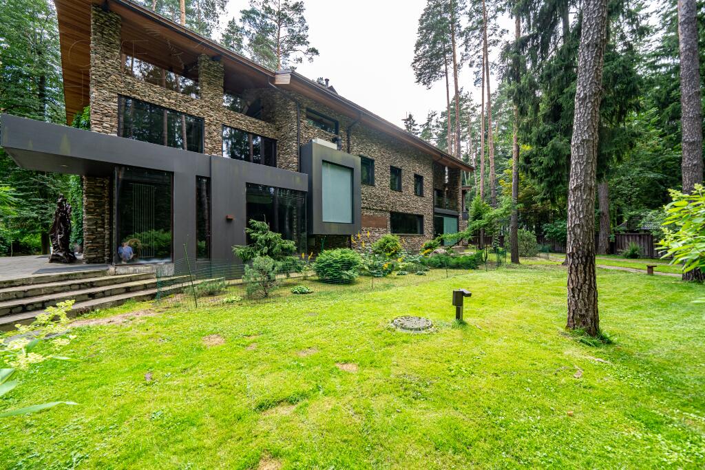 2-этажный коттедж 1 500 м² с отделкой