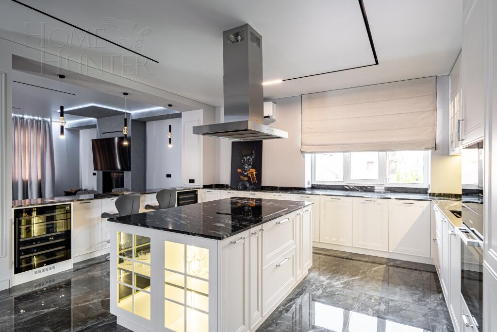 3-этажный коттедж 1 141 м² с отделкой