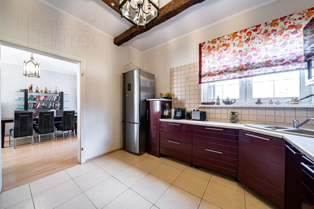 3-этажный коттедж 250 м² с отделкой