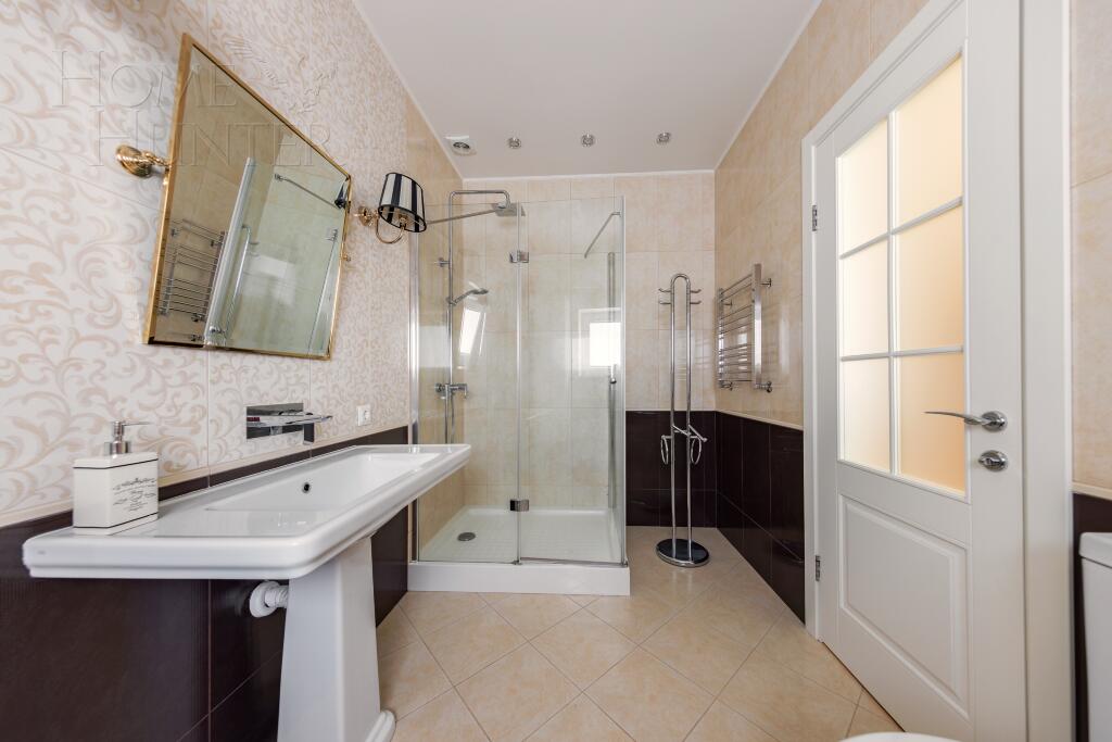 2-этажный коттедж 200 м² с отделкой