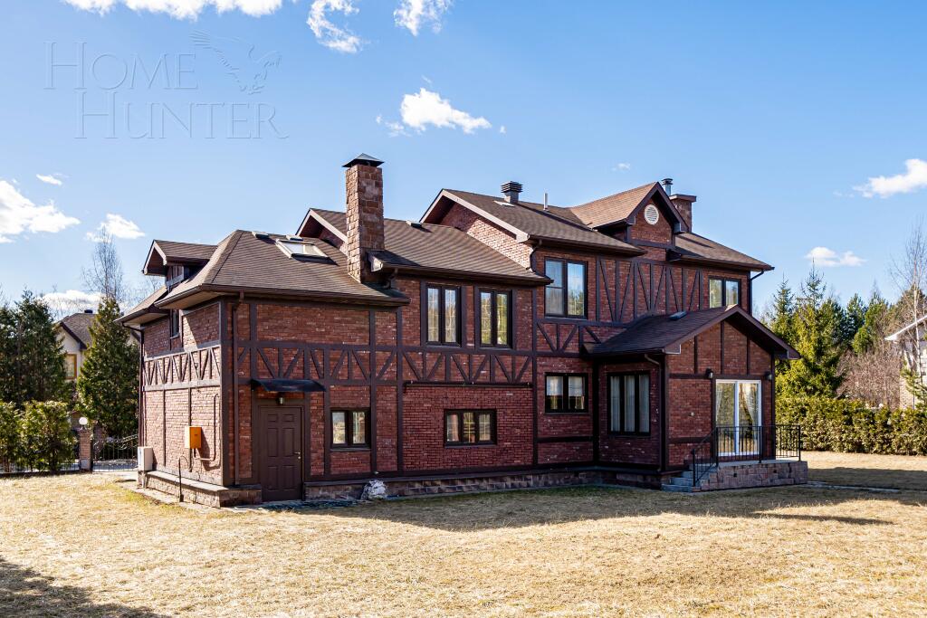 3-этажный коттедж 250 м² с отделкой