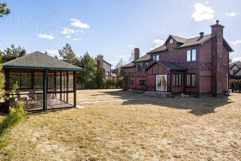 3-этажный коттедж 250 м² с отделкой