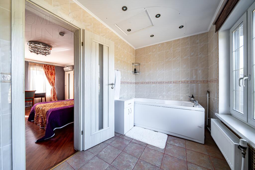 3-этажный коттедж 250 м² с отделкой