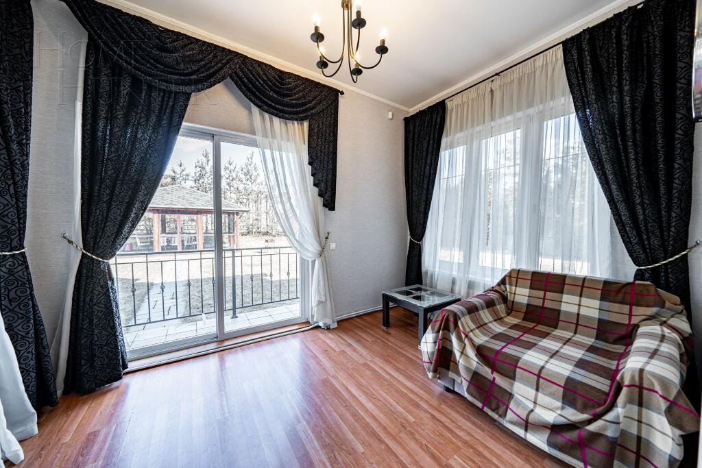 3-этажный коттедж 250 м² с отделкой