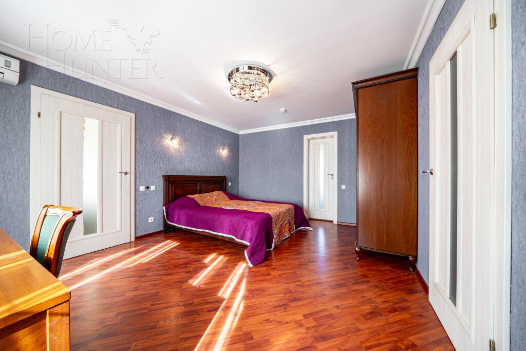 3-этажный коттедж 250 м² с отделкой