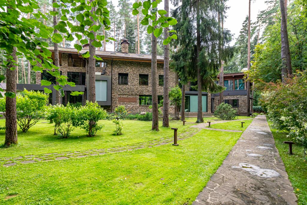 2-этажный коттедж 1 500 м² с отделкой