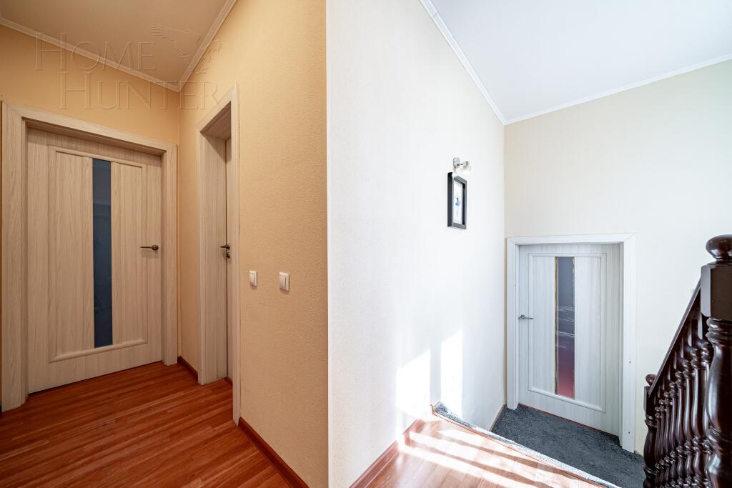 3-этажный коттедж 250 м² с отделкой