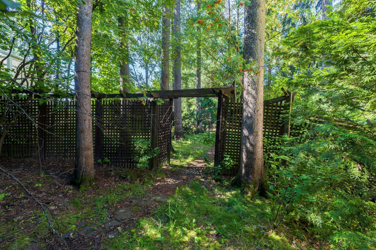 Участок 14.8 сот. в охраняемом поселке