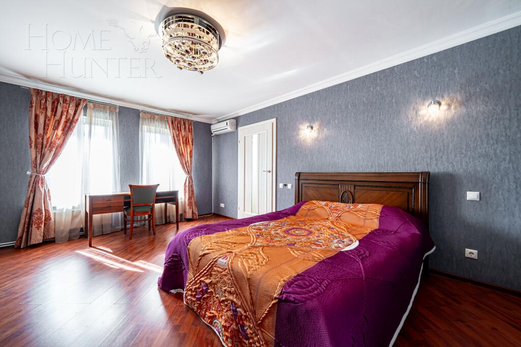 3-этажный коттедж 250 м² с отделкой