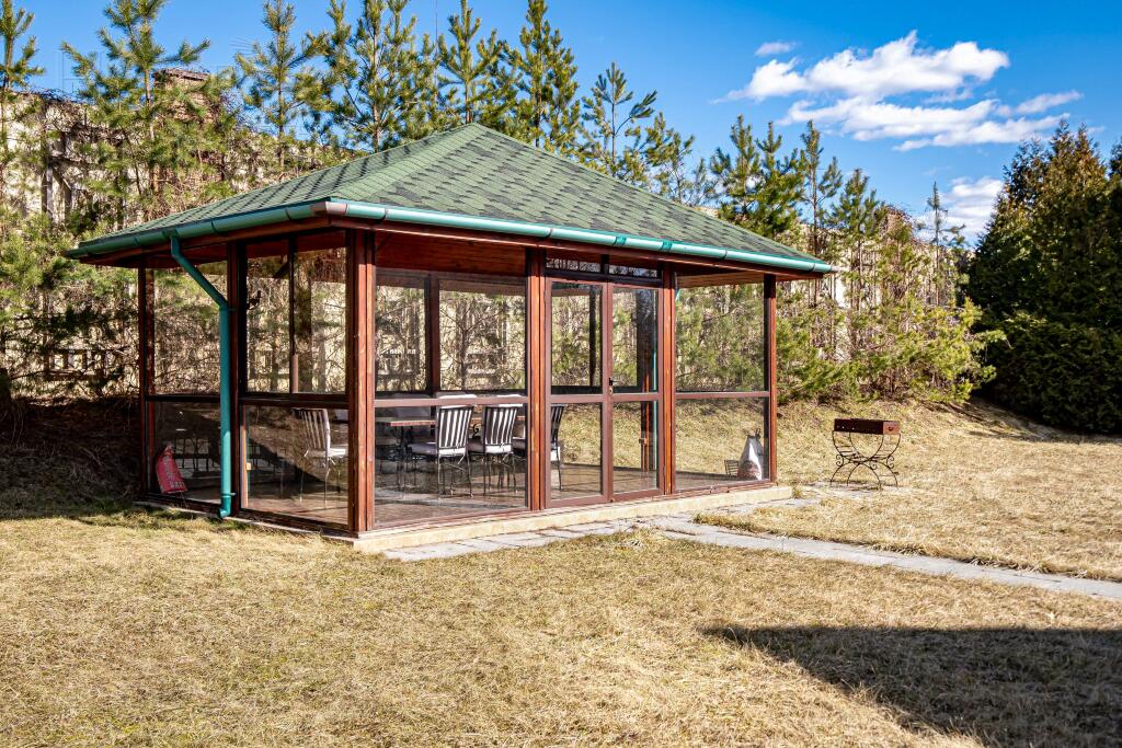 3-этажный коттедж 250 м² с отделкой