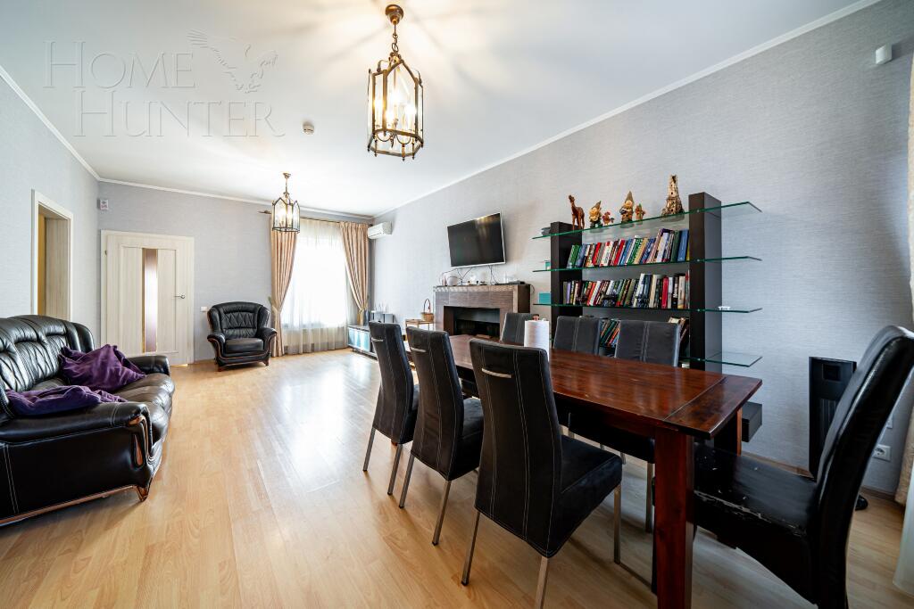 3-этажный коттедж 250 м² с отделкой