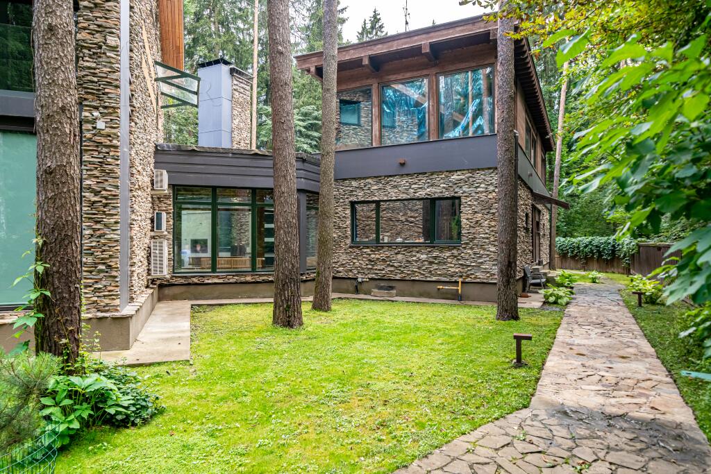 2-этажный коттедж 1 500 м² с отделкой