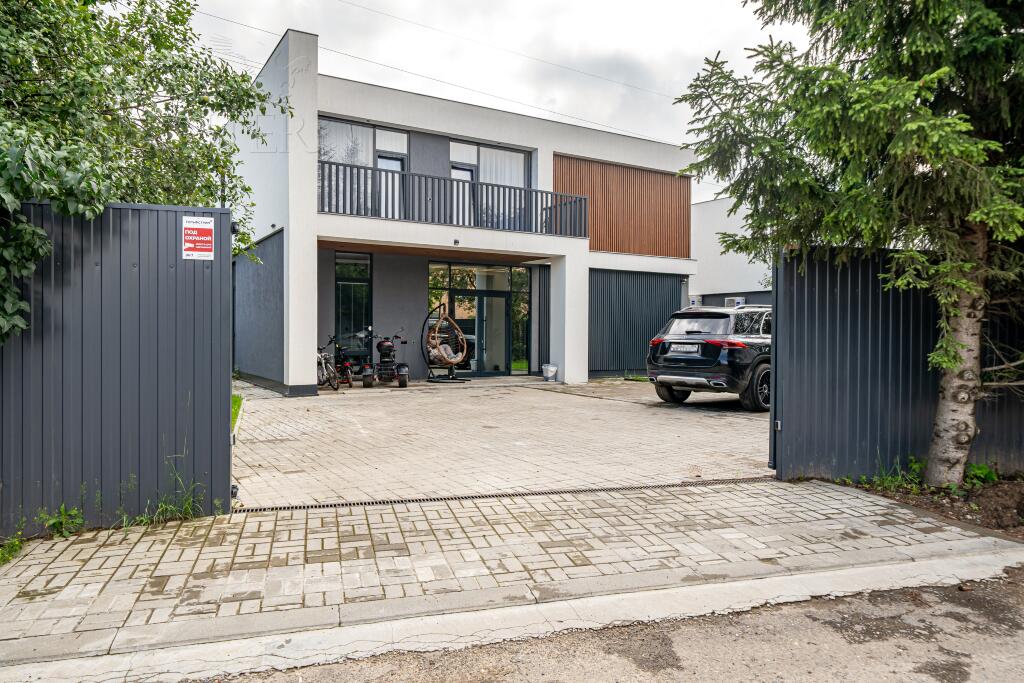 2-этажный коттедж 250 м² с отделкой