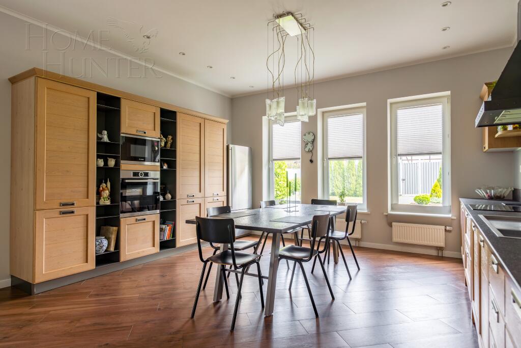 2-этажный коттедж 200 м² с отделкой