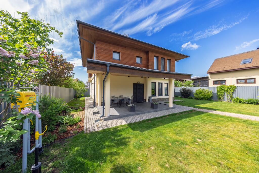 2-этажный коттедж 200 м² с отделкой