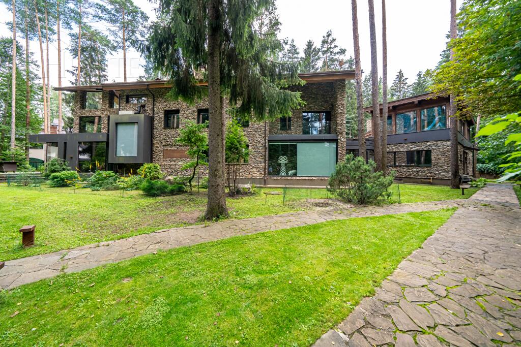 2-этажный коттедж 1 500 м² с отделкой